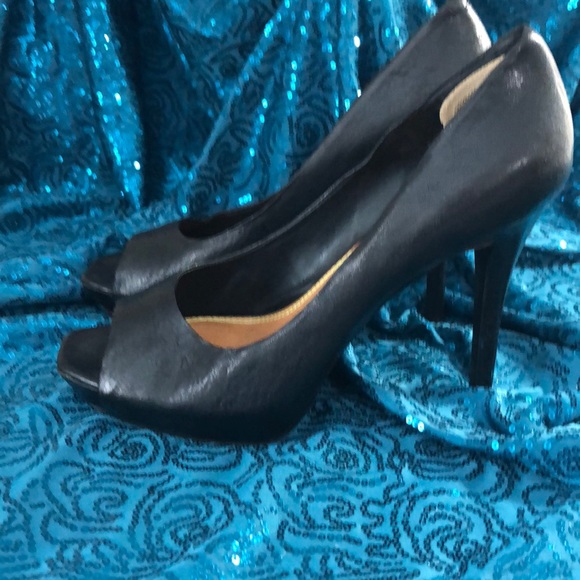2 for $13 Gianni Bini Black Peep Toe Heels - Picture 3 of 8